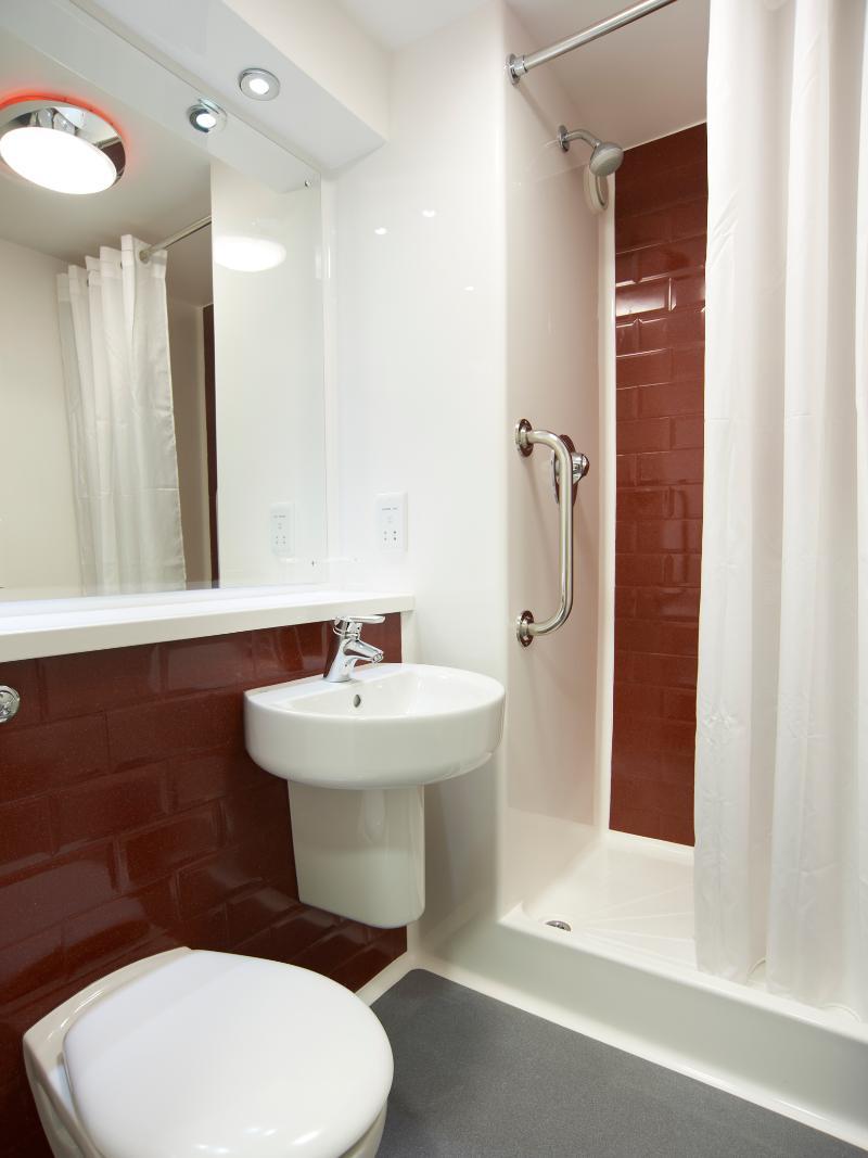 Travelodge Birmingham Airport Exterior photo